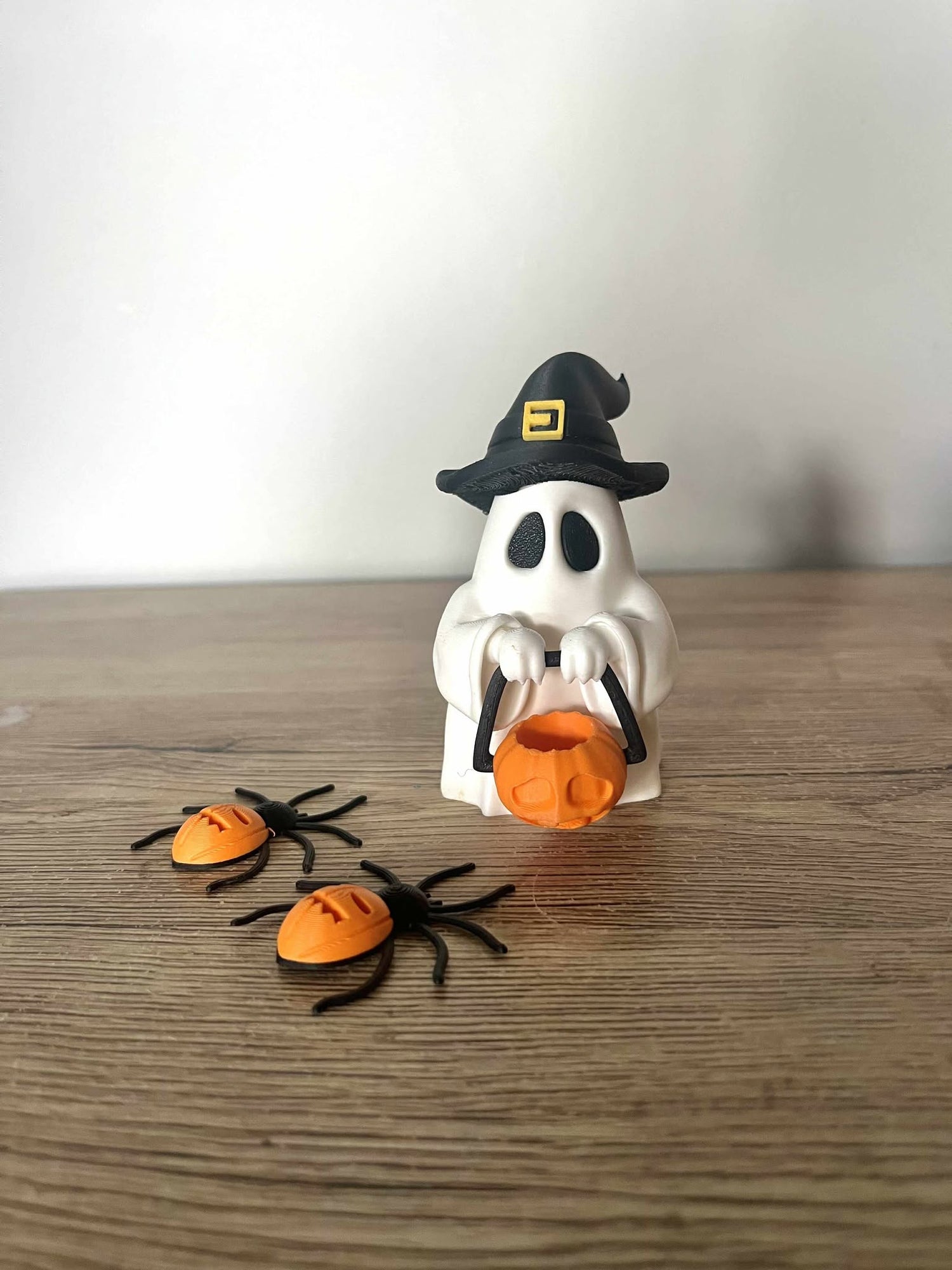 👻 Ghost Figurine with Witch Hat &amp; Pumpkin