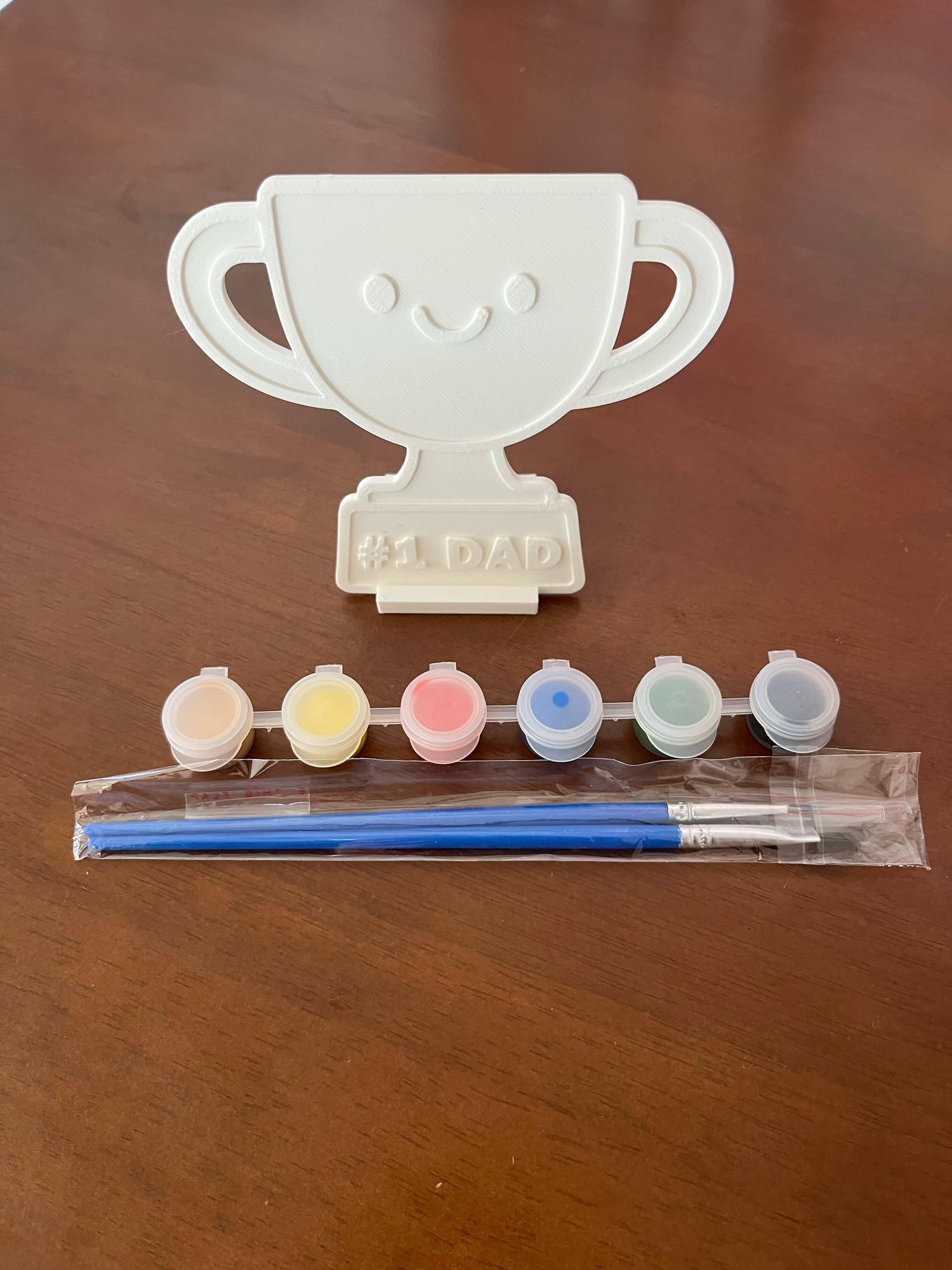 #1 Dad Trophy Colouring In Set – DIY Father’s Day Gift 🏆💙